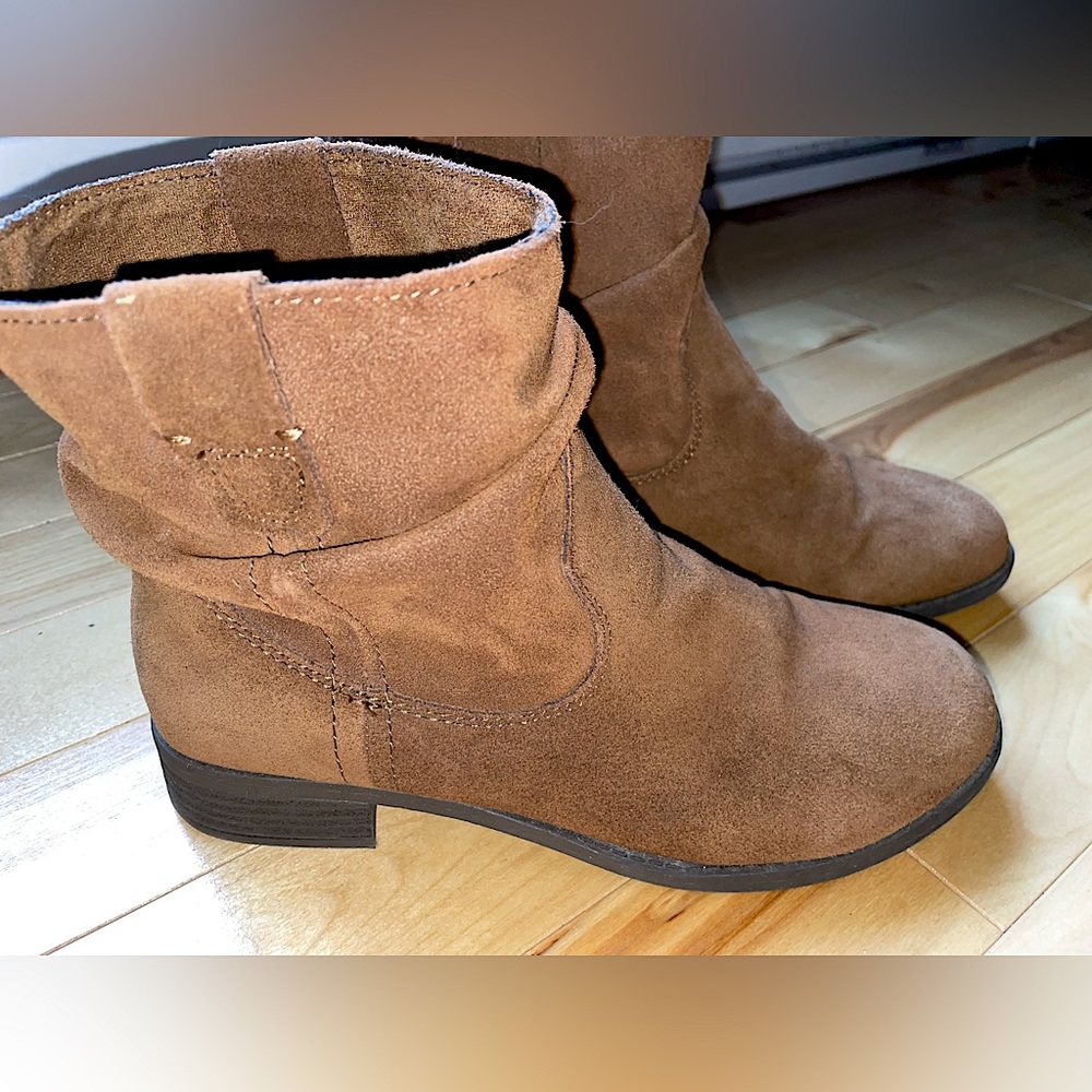AMERICAN EAGLE| 7 Suede Ankle Boot